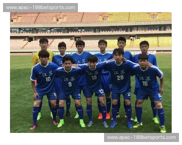 烽烟再起！江苏苏宁与武汉的绿茵对决，宿命恩怨的荣耀之战